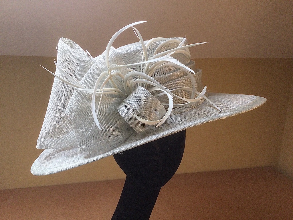 Sea Foam Sinamay Bow & Feathers